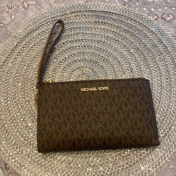Spring SALE 🌷🌺🌸Michael Kors Adele Logo Smartphone NWOT - Picture 3 of 7